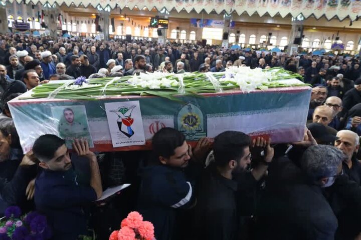 اقامه نماز بر پیکر شهدا