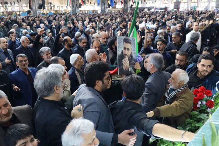 اقامه نماز بر پیکر شهدا