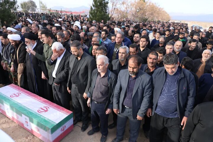 تصاویر/ خاکسپاری شهید محمدرضا آرزو در روستای خویدک