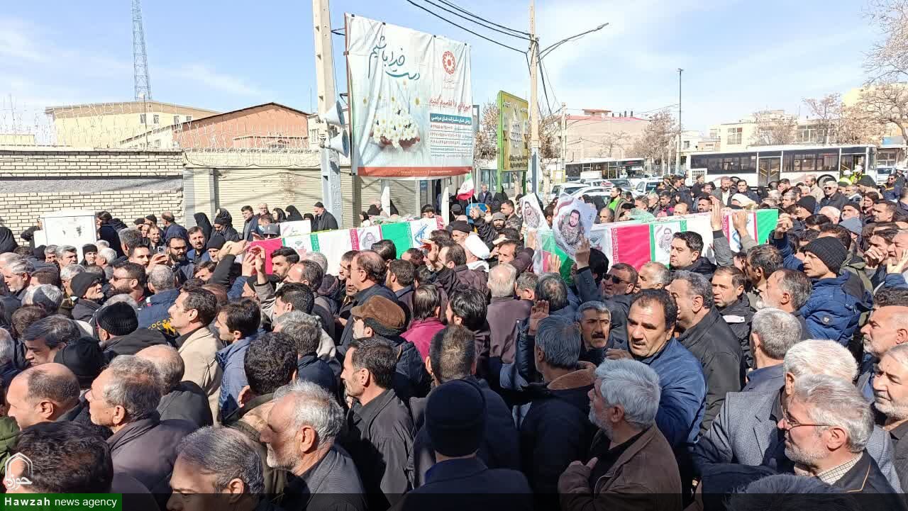 تصاویر / وداع باشکوه مردم زنجان با شهدای اقتدار