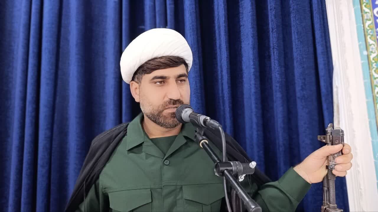 حضور مردم در میدان سدی محکم در برابر نفوذ دشمنان است