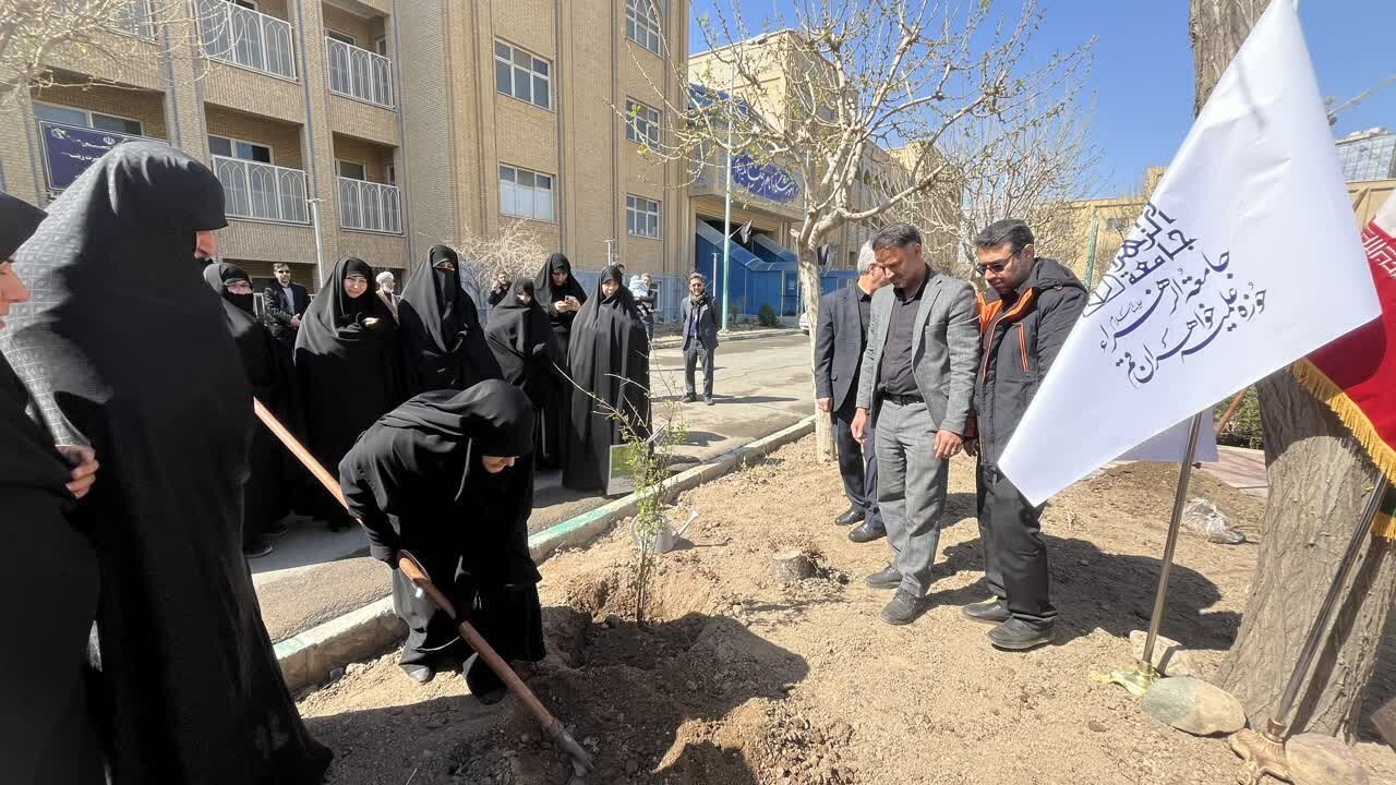 روز درختکاری در جامعه الزهرا