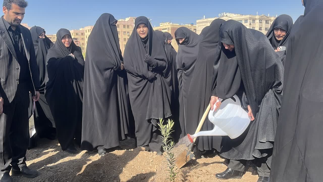 روز درختکاری در جامعه الزهرا