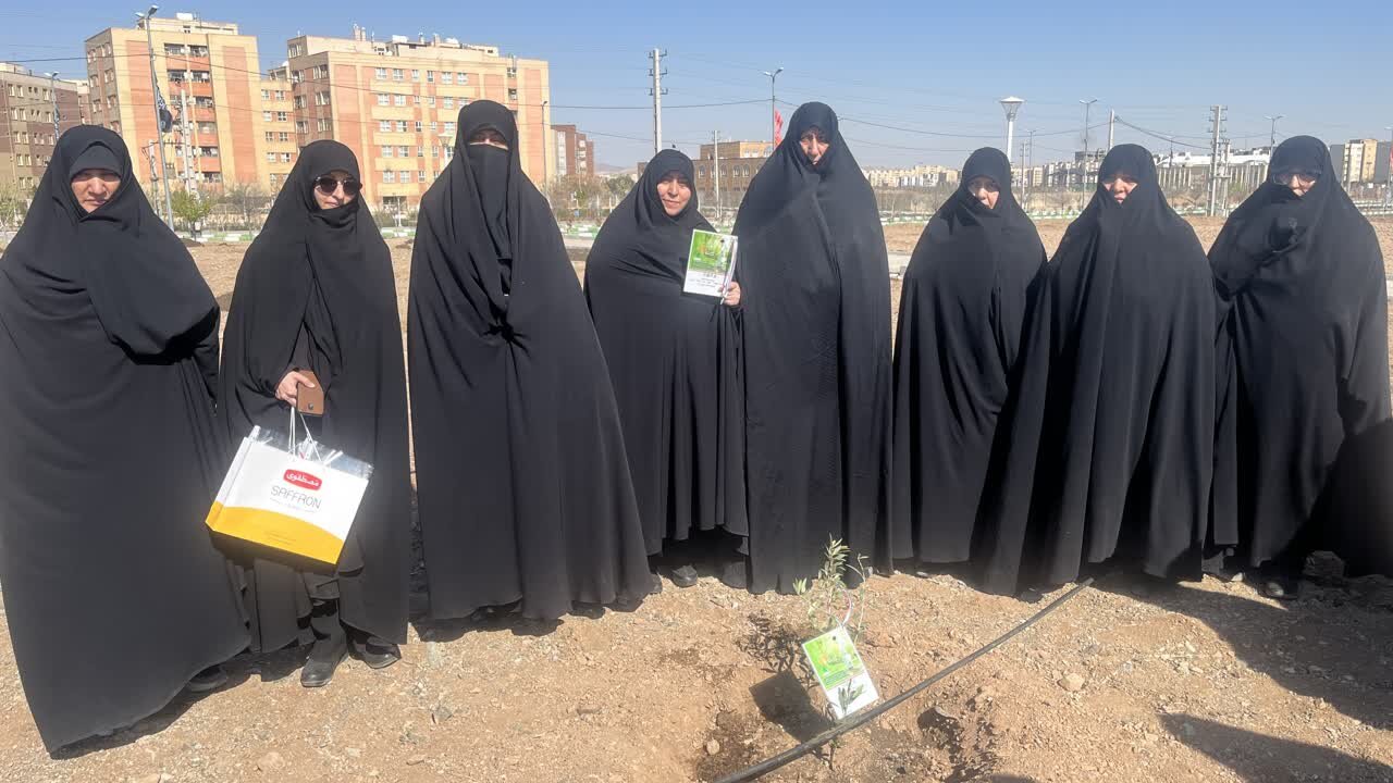 روز درختکاری در جامعه الزهرا