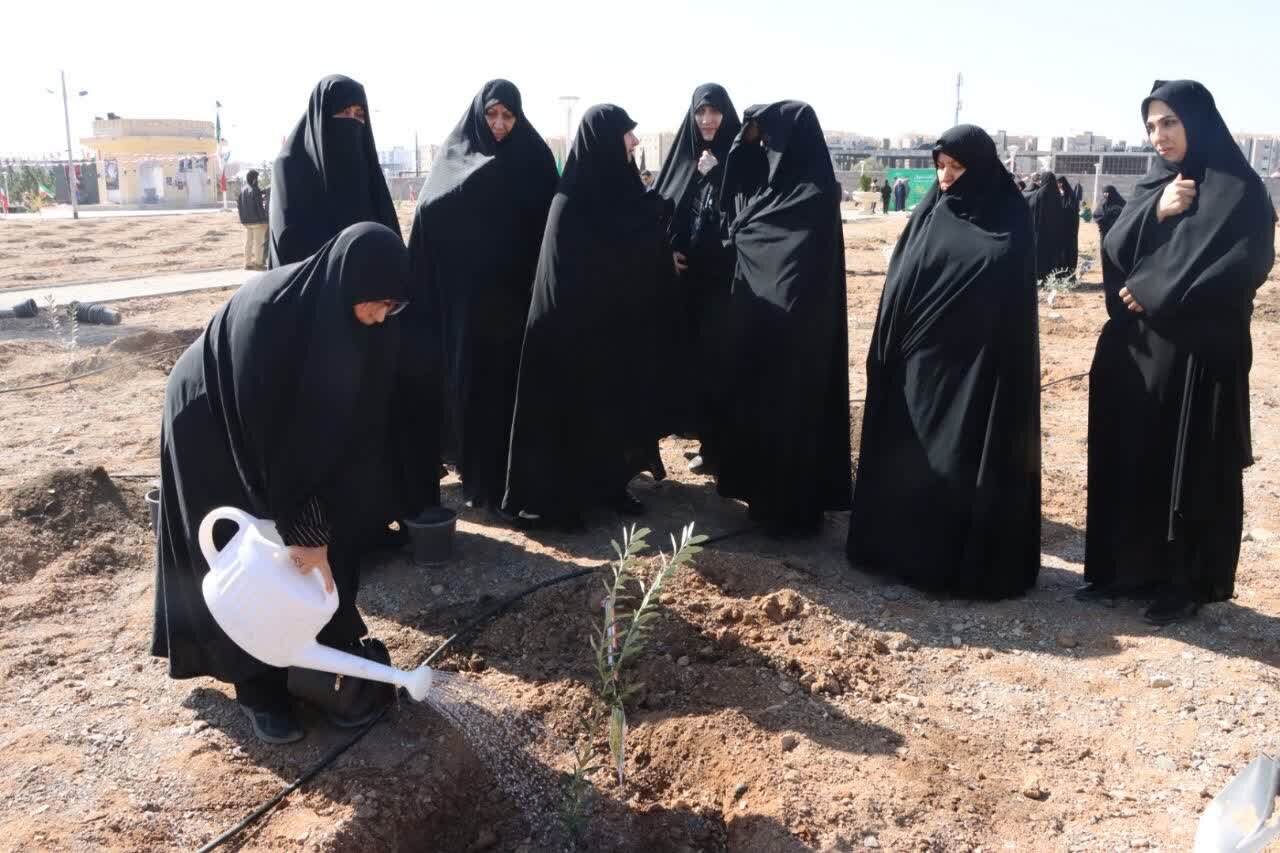 روز درختکاری در جامعه الزهرا