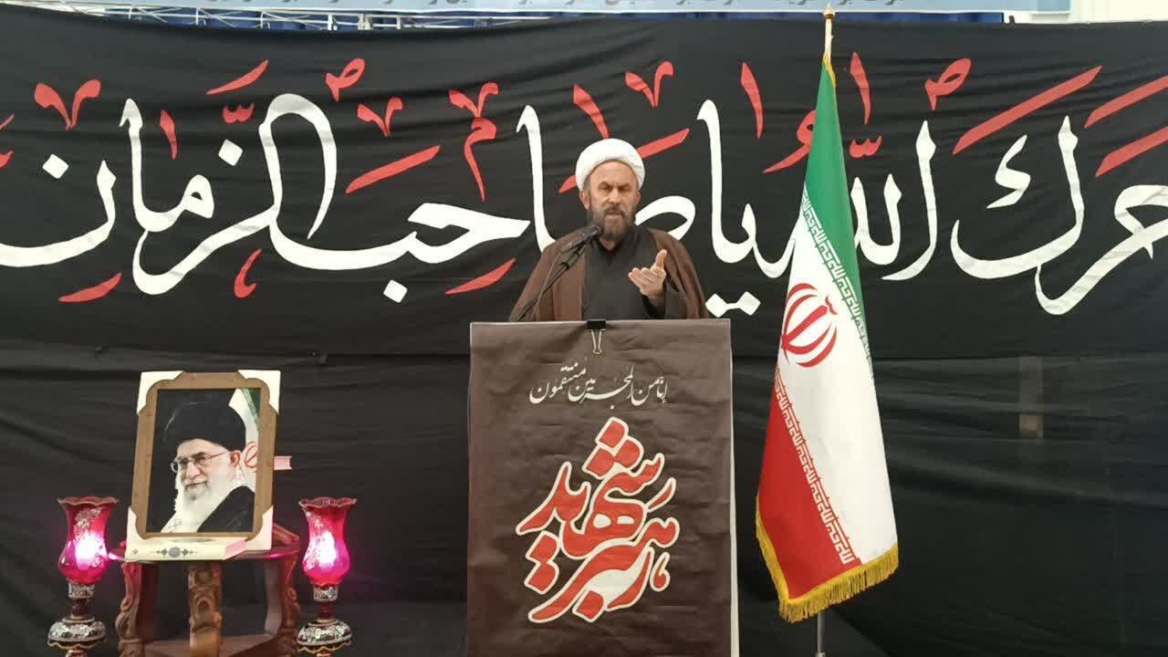 خداوند خسران نبود رهبر انقلاب را برای ملت جبران می‌کند