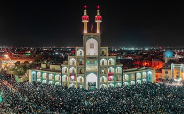 فیلم| اجتماع بی نظیر عزاداران اردکانی در هفتم شهادت امام خامنه ای