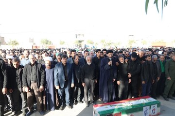 تصاویر/ تشییع و خاکسپاری پیکر شهید رضا حسینی در اردکان