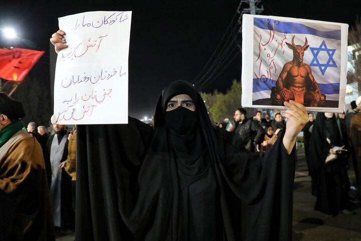 تصاویر/ پنجمین شب حضور عزاداران شهید امام خامنه‌ای در قم