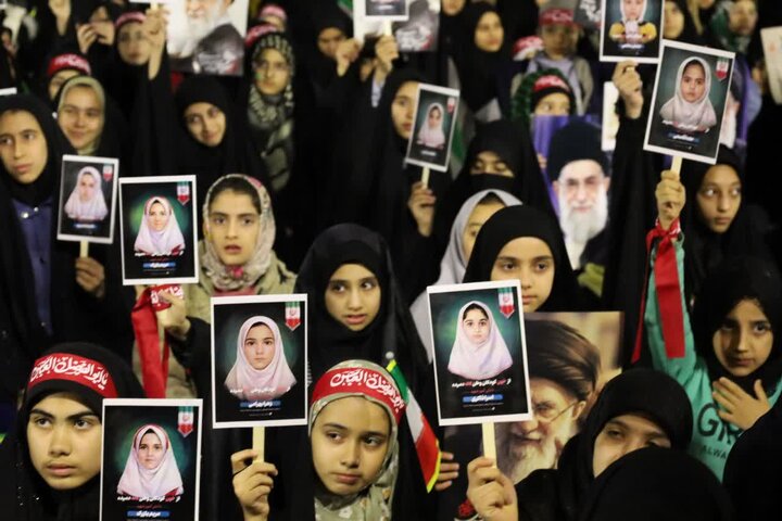 تصاویر/ میدان داری دهه هشتادی ها و نودی های یزد در فراق امام خامنه ای