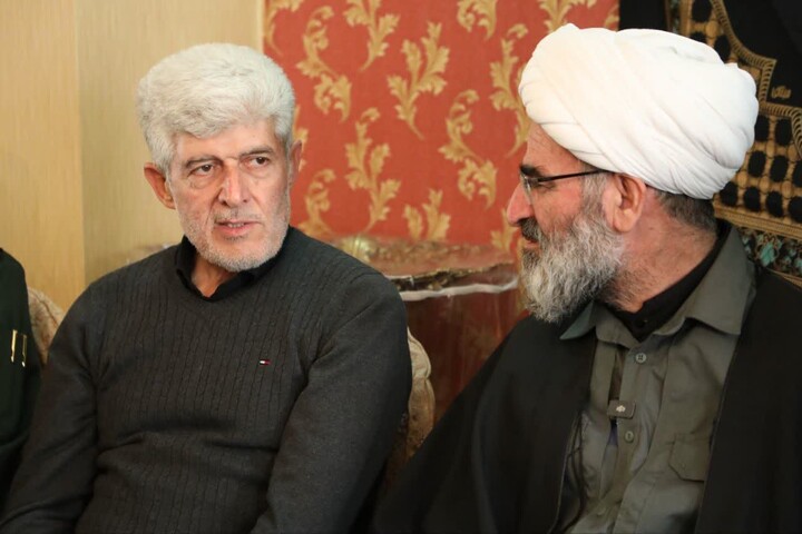 تصاویر/ حضور مسئولان استان سمنان در منزل مهندس شهید «شایان تبریزی امجد»