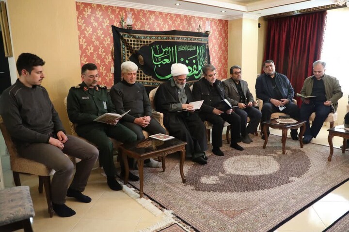 تصاویر/ حضور مسئولان استان سمنان در منزل مهندس شهید «شایان تبریزی امجد»