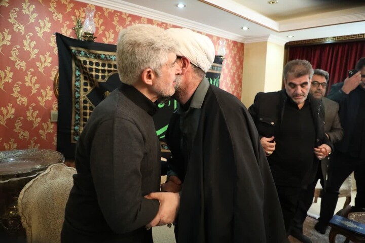 تصاویر/ حضور مسئولان استان سمنان در منزل مهندس شهید «شایان تبریزی امجد»