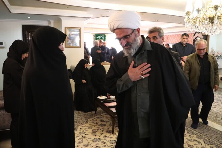تصاویر/ حضور مسئولان استان سمنان در منزل مهندس شهید «شایان تبریزی امجد»