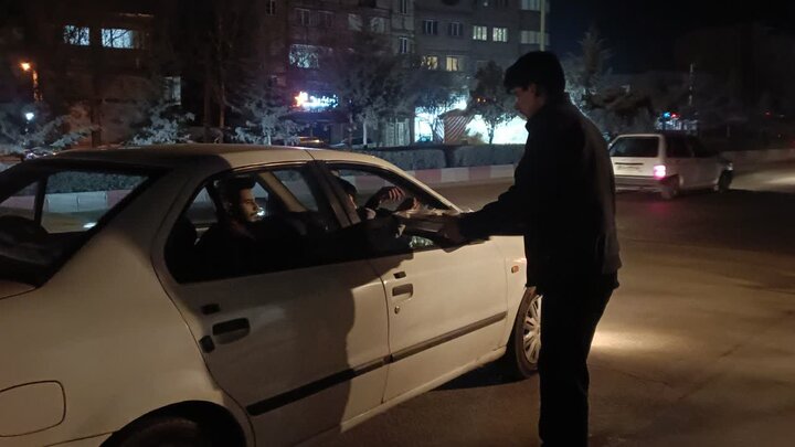 تصاویر/ راه اندازی موکب پذیرایی به همت مدرسه علمیه امام خمینی (ره) خوی