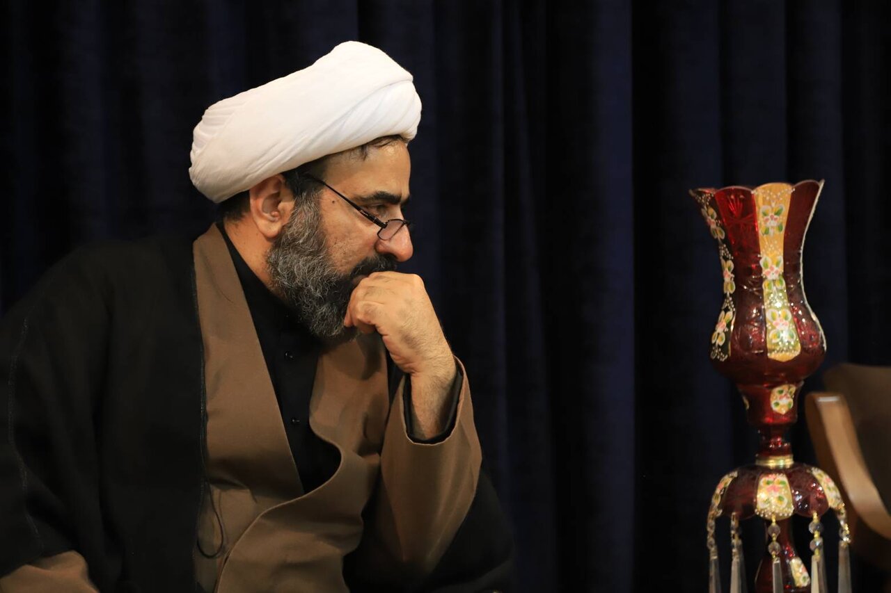 فیلم | شعرخوانی در رثای شهادت امام خامنه ای
