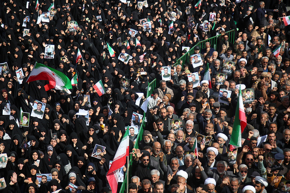 ایران - اسرائیل جنگ میں ایرانی عوام کی صورت حال / نہ یزید وقت کے سامنے تسلیم ہوں گے نہ کسی سازش کا حصہ بنیں گے