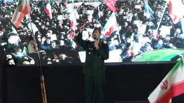 فیلم| فرمانده سپاه روح‌الله استان مرکزی: ما با آمریکا حساب پدر کشتگی داریم و پدر آمریکا را در میاریم