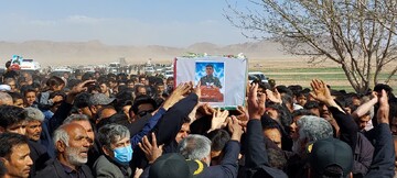 فیلم| مراسم تدفین شهید حسین محمدآبادی در روستای محمدآباد پسکوه