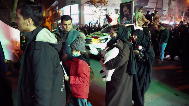 هفتمین شب از حضور باشکوه مردم ولایتمدار کمال‌شهر در سوگ شهید امام خامنه ای و دفاع از میهن عزیزمان