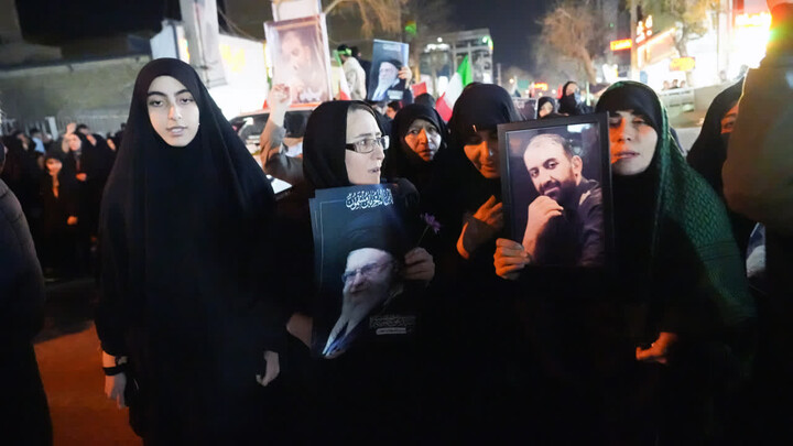 هفتمین شب از حضور باشکوه مردم ولایتمدار کمال‌شهر در سوگ شهید امام خامنه ای و دفاع از میهن عزیزمان
