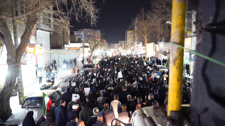 هفتمین شب از حضور باشکوه مردم ولایتمدار کمال‌شهر در سوگ شهید امام خامنه ای و دفاع از میهن عزیزمان