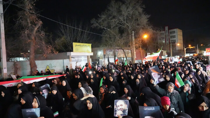 هفتمین شب از حضور باشکوه مردم ولایتمدار کمال‌شهر در سوگ شهید امام خامنه ای و دفاع از میهن عزیزمان