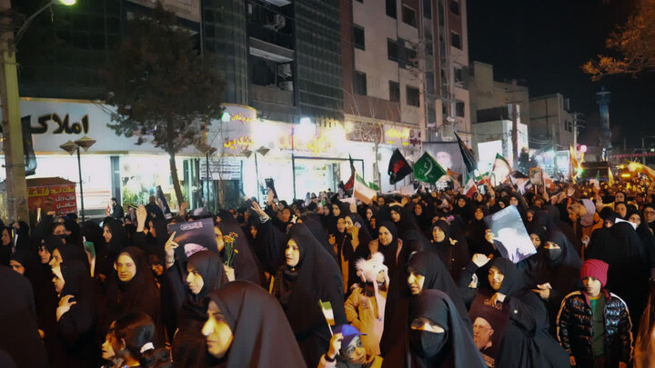 هفتمین شب از حضور باشکوه مردم ولایتمدار کمال‌شهر در سوگ شهید امام خامنه ای و دفاع از میهن عزیزمان