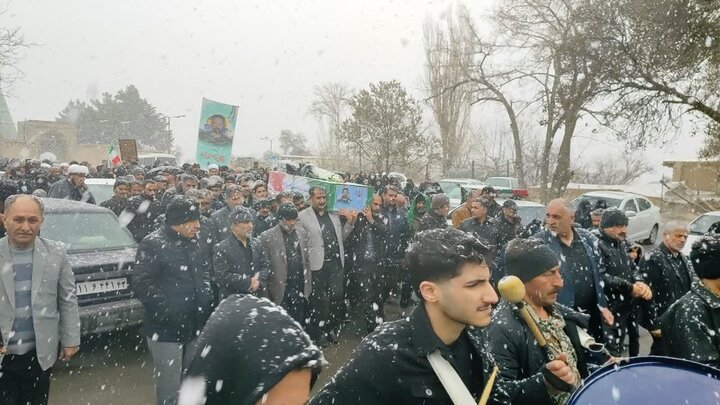 تصاویر/ برف هم مانع تشییع یکی از شهدای اقتدار در قمصر نشد