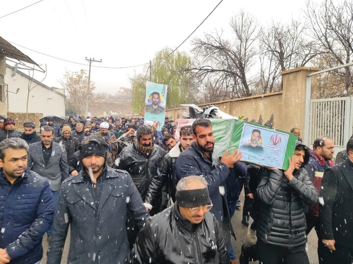 تصاویر/ برف هم مانع تشییع یکی از شهدای اقتدار در قمصر نشد