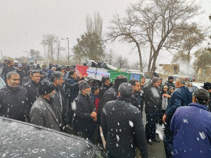 تصاویر/ برف هم مانع تشییع یکی از شهدای اقتدار در قمصر نشد