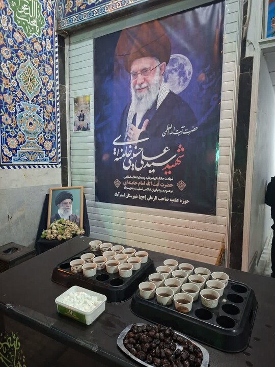تصاویر / برگزاری ایستگاه صلواتی توسط طلاب مدرسه علمیه صاحب‌ الزمان(عج) اسدآباد