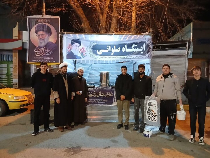 تصاویر / برگزاری ایستگاه صلواتی توسط طلاب مدرسه علمیه صاحب‌ الزمان(عج) اسدآباد