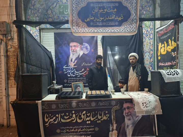 تصاویر / برگزاری ایستگاه صلواتی توسط طلاب مدرسه علمیه صاحب‌ الزمان(عج) اسدآباد
