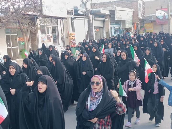 تصاویر / عزاداری مردم شهر ضیا ءآباد قزوین در رثای قائد امت