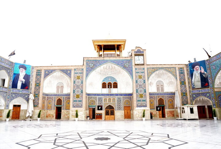 تصاویر امام شهید ایران در صحن و سرای حرم بانوی کرامت