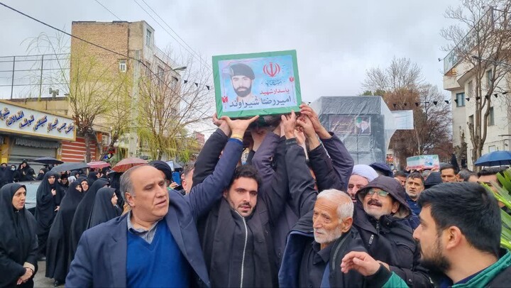 تصاویر / تشییع با شکوه پیکر مطهر شهیدان «امیررضا شیراوند» و «یاسر خویشوند» در نهاوند