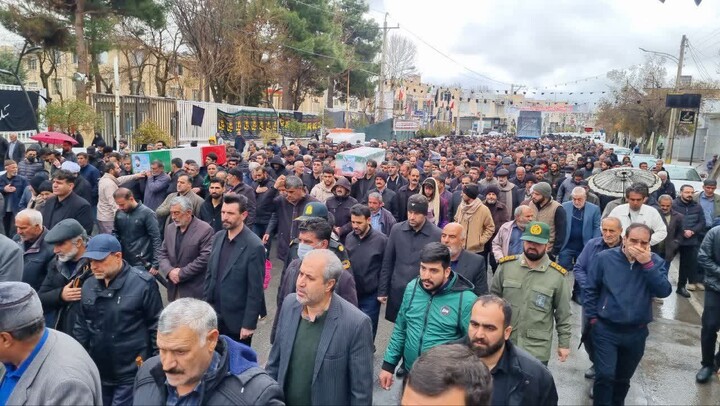 تصاویر / تشییع با شکوه پیکر مطهر شهیدان «امیررضا شیراوند» و «یاسر خویشوند» در نهاوند