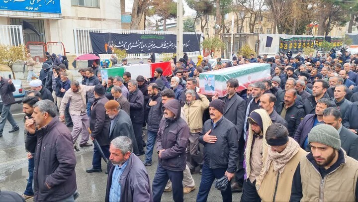 تصاویر / تشییع با شکوه پیکر مطهر شهیدان «امیررضا شیراوند» و «یاسر خویشوند» در نهاوند