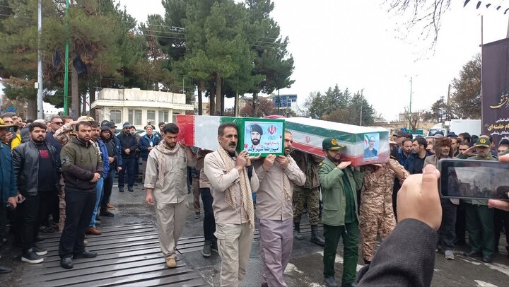 تصاویر / تشییع با شکوه پیکر مطهر شهیدان «امیررضا شیراوند» و «یاسر خویشوند» در نهاوند