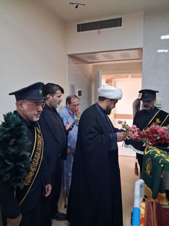 عیادت خادمان حرم بانوی کرامت از بیماران و تعدادی از مجروحان حملات آمریکایی صهیونی در آستانه شب قدر