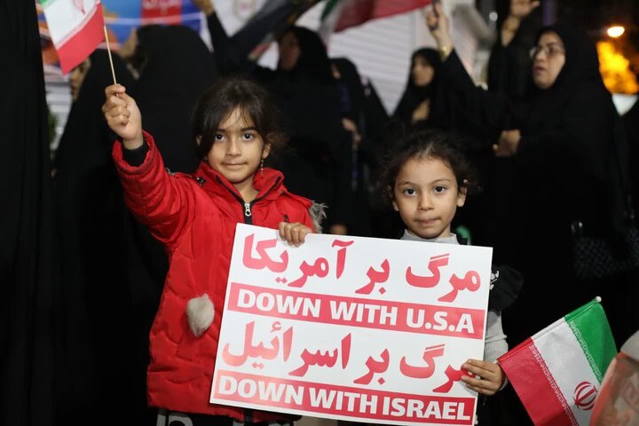 تصاویر/ طنین انتقام خواهی  مردم عزادار پارسیان