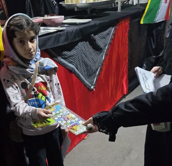 پویش کودکان در موکب «میثاق با امام شهید» در یزد + تصاویر
