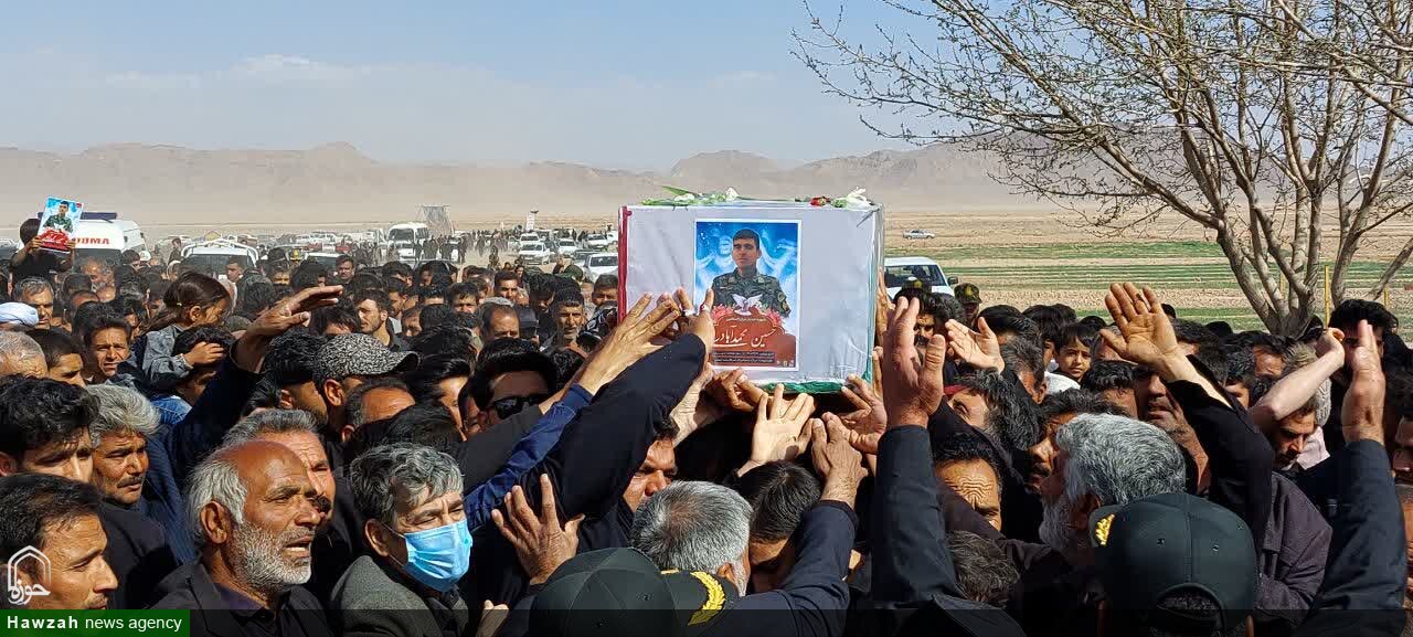 فیلم| مراسم تدفین شهید حسین محمدآبادی در روستای محمدآباد پسکوه