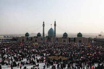تصاویر/ اجتماع عظیم مردم‌ انقلابی قم در بیعت با سومین رهبر انقلاب در مسجد مقدس جمکران
