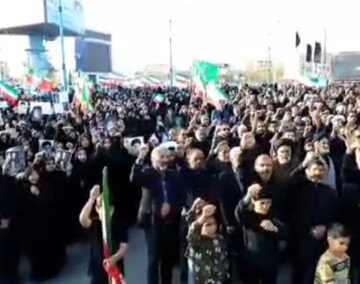 فیلم| لبیک مردم مهریز در بیعت با سومین رهبر انقلاب اسلامی