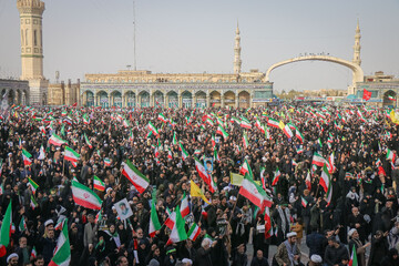 بیعت مقدس قمی‌ها با سومین رهبر در خانه صاحب‌الزمان(عج)