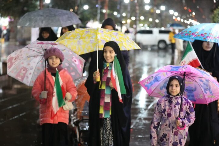 تصاویر/ راهپیمایی مردم عزادار رشت در اولین شب قدر