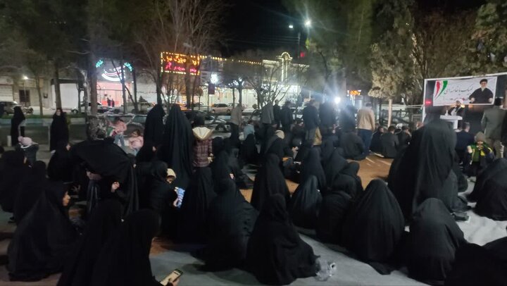 تصاویر/ فعالیت مدرسه علمیه فاطمه الزهرا کشکوئیه در حاشیه تجمع مردمی