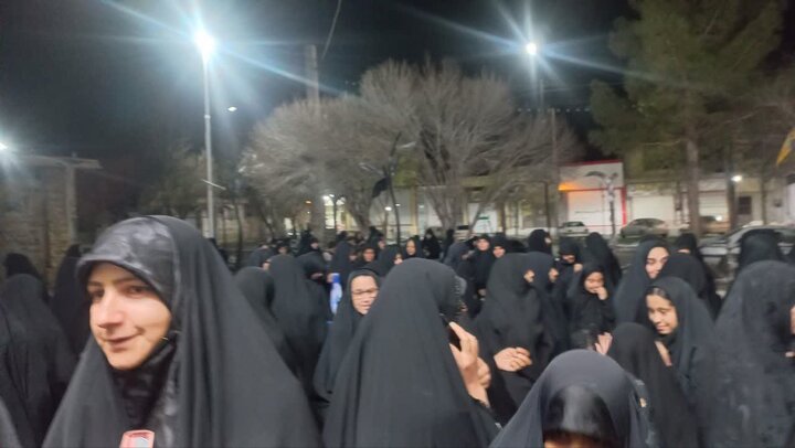 تصاویر/ فعالیت مدرسه علمیه فاطمه الزهرا کشکوئیه در حاشیه تجمع مردمی
